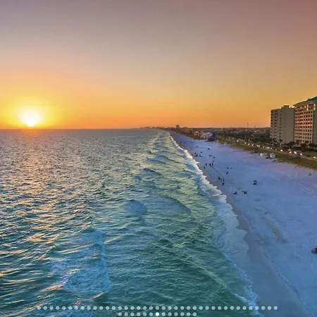 3 Min Walk To Beach- Gulf Breeze Lakefront Retreat! Sleeps 8